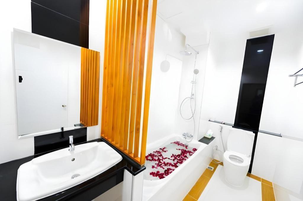 จีที เรสซิเดนซ์ โฮเต็ล Hotel บุรีรัมย์ ภายนอก รูปภาพ